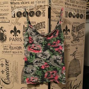 3/$12 SALE 🌈 Cute small flower tank top